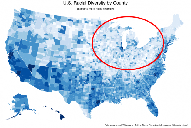 La mappa della diversità razziale per contea: più il blu è intenso, più c'è diversità. Il Midwest è l'area cerchiata in rosso